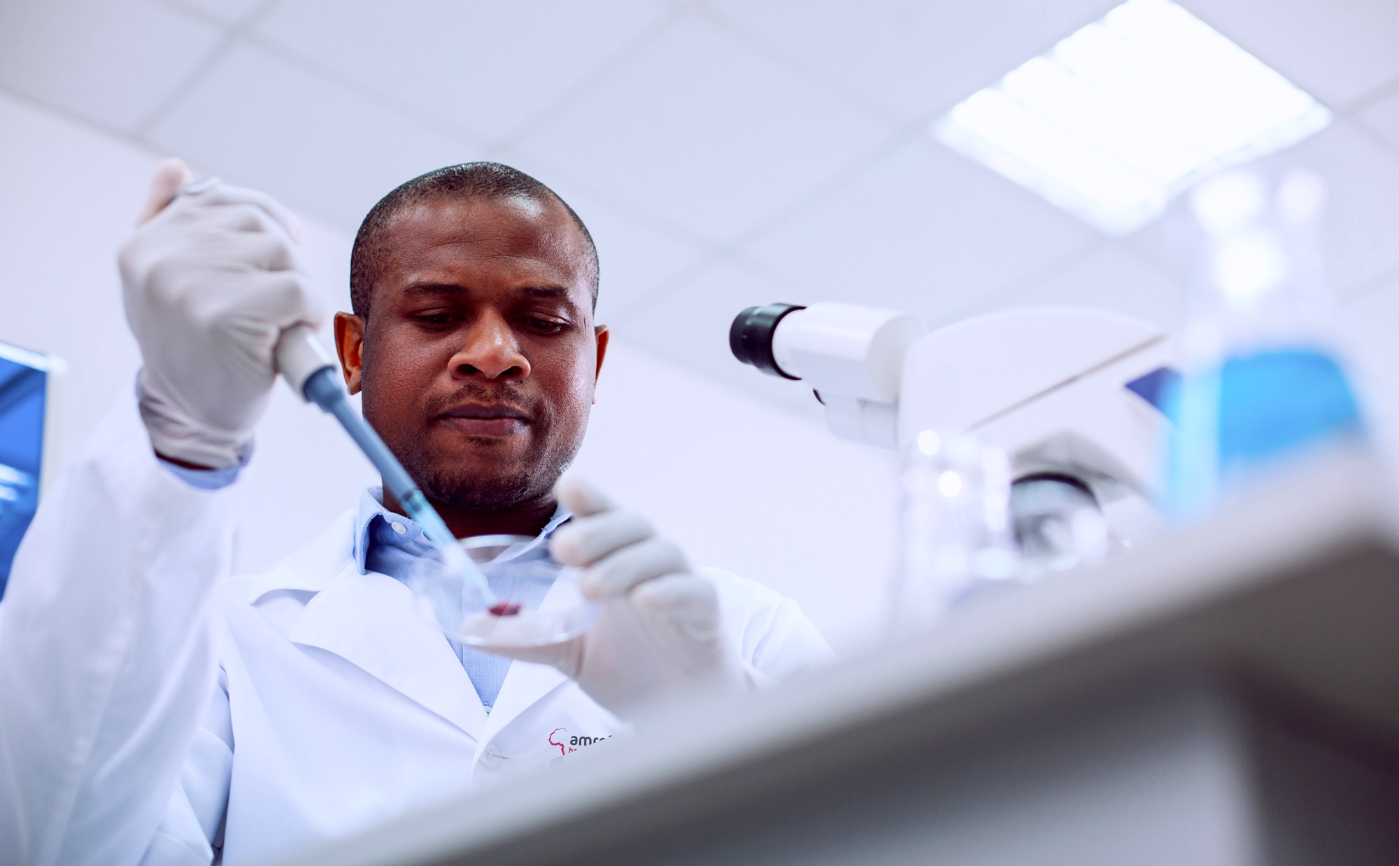 foto-Africa-Mediata-con-logo-Amref-aspect-ratio-420-260